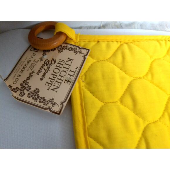 Vintage The Kitchen Shoppe R A Briggs Rainbow Potholders And Towels Set of 4 - Picture 3 of 9